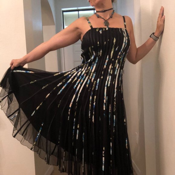 Sandra Darren Dresses & Skirts - Price Drop!! Gorgeous Full-Skirt Calf Length Dress